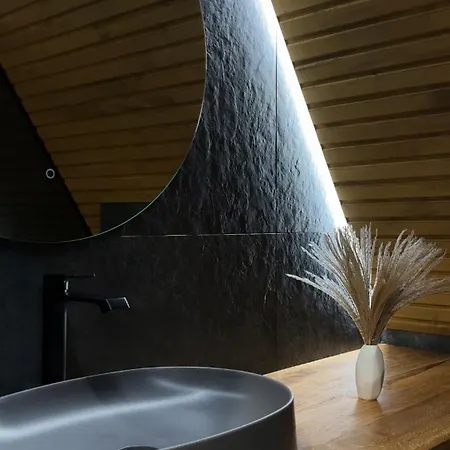 Lofty House Mountain Tustan *