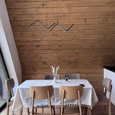 Lofty House Mountain * Urych